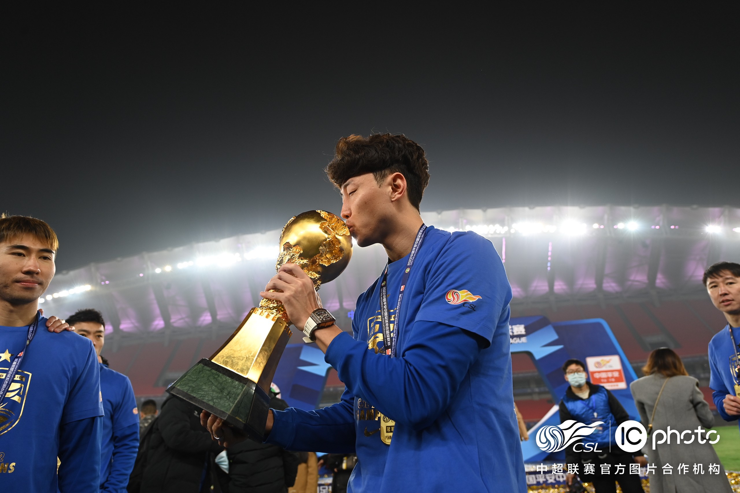 金年会APP-浙江队训练开放日，今晚扳平良机引欢呼，中超在即，阵容厚度经受考验的简单介绍